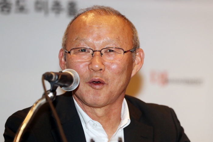 “박항서 매직”...바레인 꺾고 사상 첫 아시안게임 8강 진출한 베트남