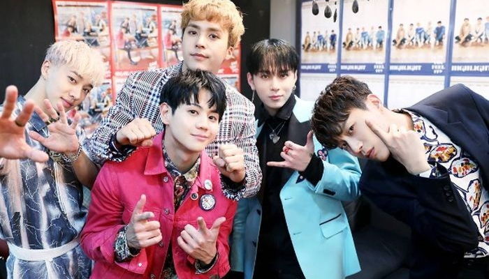 한동안 볼 수 없는 하이라이트가 ‘완전체’로 부른 명곡 7