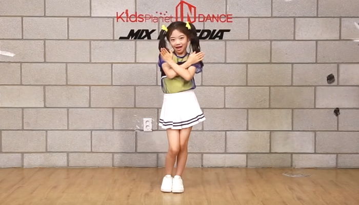 양갈래 머리하고 레드벨벳 ‘파워업’ 완벽 커버한 나하은