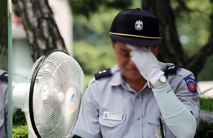 “한강 데이트 안녕”…다음 주부터 한반도 다시 푹푹 찐다