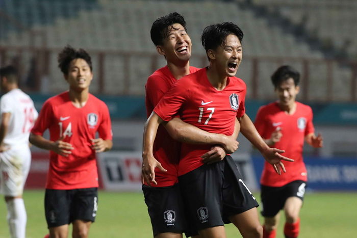 “내가 수비할게” 부상당한 후배 선수에게 다가가 위로해준 ‘캡틴’ 손흥민