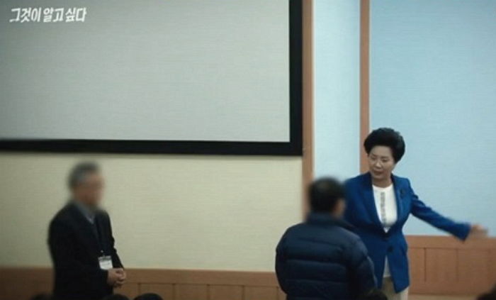 귀신 쫓는다며 딸에게 친엄마 뺨 때리게 시킨 어제자 ‘그알’ 사이비 목사