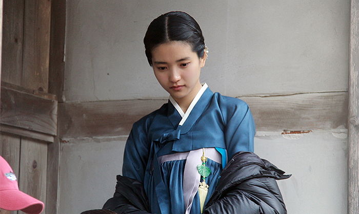 카메라 밖에서도 애신과 완벽 싱크로율 뽐내는 ‘미스터 션샤인’ 김태리