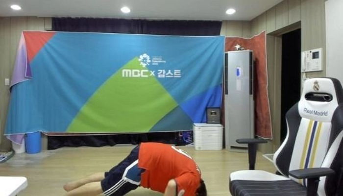 황의조 발탁 당시 “비판 감수하라”고 했다가 머리 박고 반성한 감스트