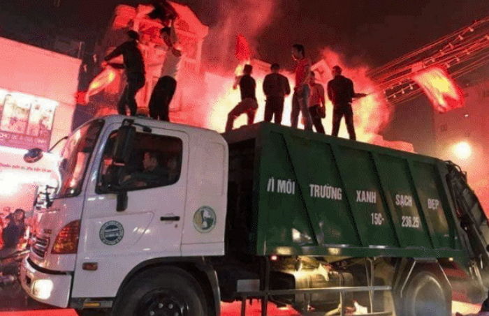 “박항서가 해냈다” 4강 진출 후 거리로 시민들 쏟아져 나온 베트남 현지 상황