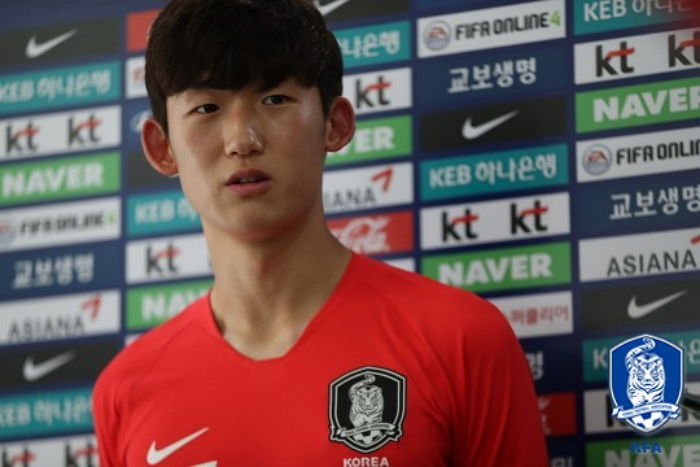 우즈벡에 골 내주고 미안해 캡틴 손흥민 품에서 엉엉 운 스무살 이승모