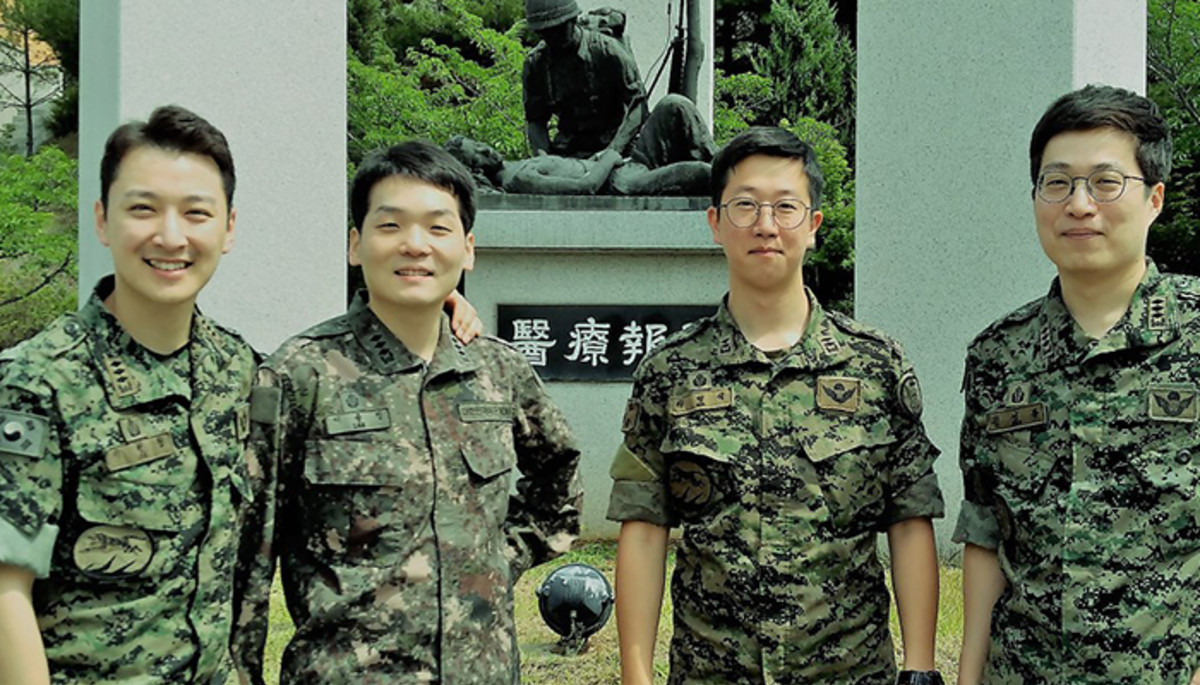 행군하다 탈진해 쓰러지는 병사 살리기 위해 ‘마시는 링거’ 개발한 군의관