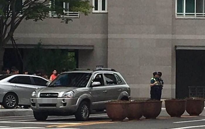 사과도 없이 중고차 업자에 차 팔아넘긴 송도 ‘민폐 주차’