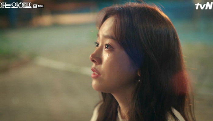 “대리님 좋아해요”…지성에게 박력 고백 후 ‘뒷목 키스’까지 한 한지민