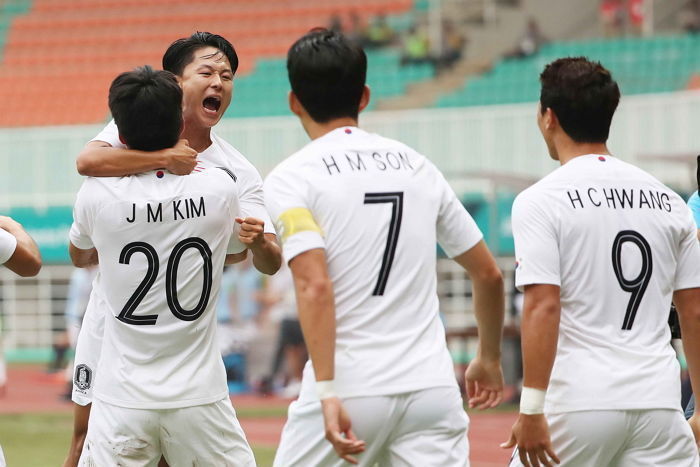 내일(1일) 오후 8시 30분, 한국 축구 운명 걸린 ‘외나무다리’ 한일전 열린다