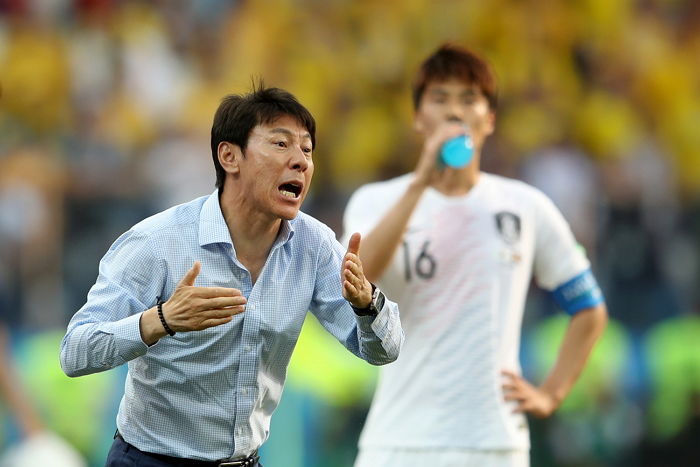 “우리 이제 한국에서 살 수 없어”…멕시코전 끝나고 신태용 감독이 장현수와 나눈 대화