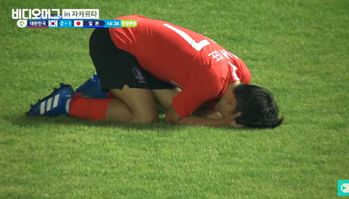 얼굴에 공 맞고 ‘코피’ 났을까 봐 코 쥐어짜며(?) 확인한 ‘귀요미’ 이승우