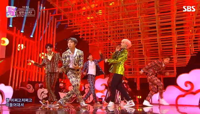 ‘인기가요’ 1위하고 후배들한테 90도로 인사한 ‘예의 甲’ 방탄소년단