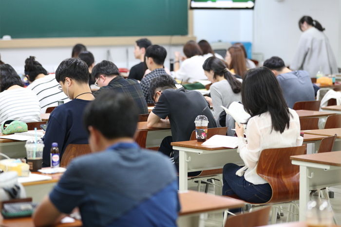 “공무원·군인연금 내년 적자 ‘3조2500억’ 국민 세금으로 메운다”