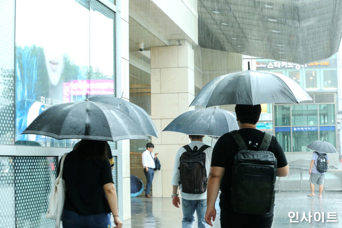 대학교 개강하는 오늘(3일), 서울에 비 최대 100mm 내린다
