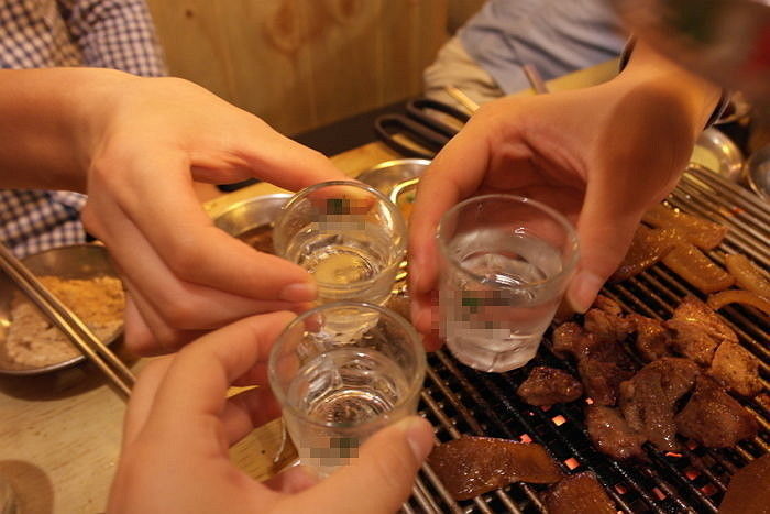 앞으로 술 마시고 ‘먹튀’하면 술병에 남은 ‘지문’으로 범인 잡는다