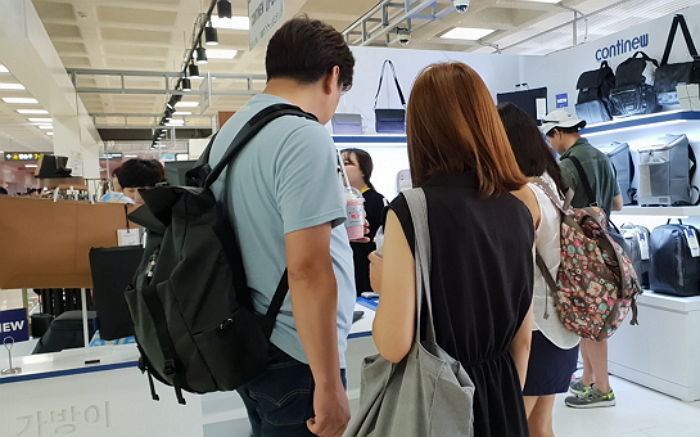 ‘방탄 RM 백팩’으로 소문나 면세점에서 대박 난 컨티뉴 가방