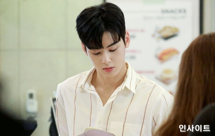 카메라 꺼질 때도 대본 ‘열공’하는 ‘내 아이디는 강남미인’ 차은우