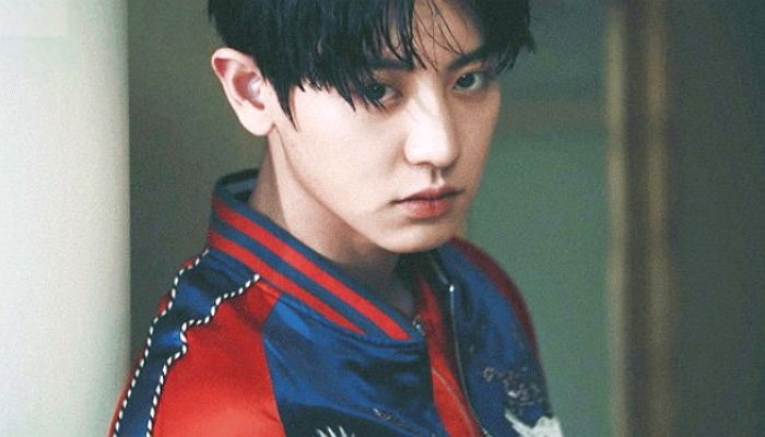 공항서 ‘질서 엉망’ 된 팬들 때문에 신발 찢어지고 크게 다칠뻔한 찬열