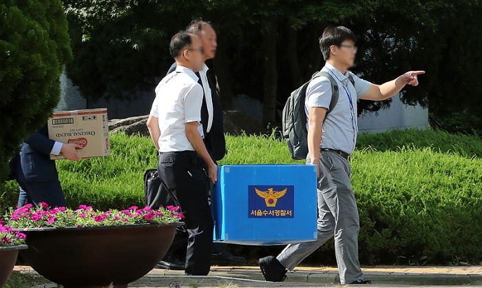 ‘9월 모의평가’날 진행된 숙명여고 압수수색에 ‘분노’한 학부모들