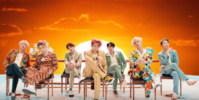 “우리가 대세”… 드디어 공개된 방탄X니키미나즈 콜라보 ‘아이돌’ 뮤비