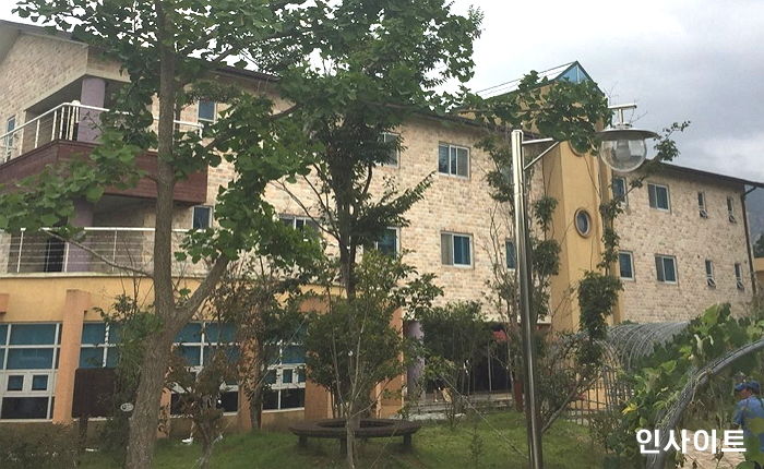 ‘여동생’ 교감 주먹으로 폭행한 ‘오빠’ 행정실장···학생들에게는 “공부나 해라” 입막음