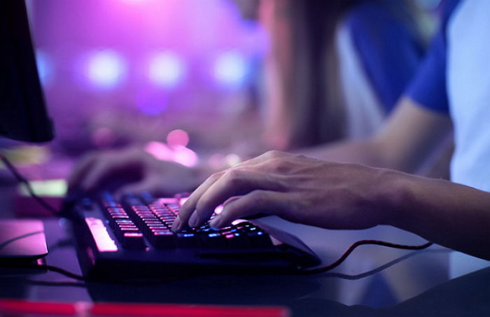 10대 아들이 ‘게임’ 열심히 안하자 ‘가죽 벨트’로 온몸 멍들도록 때린 친아빠