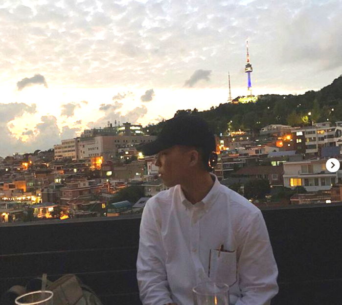 휴가 나와서 오랜만에 사복 입고 ‘감성 인스타’ 한 ‘천생 해병대’ 이찬혁