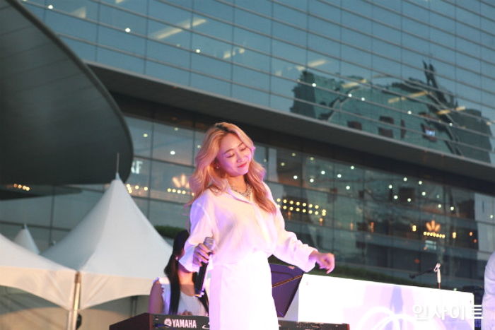 ‘디네앙블랑 서울 2018’서 고품격 재즈 무대 선보인 ‘정흠밴드’ 정민경