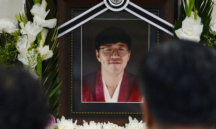 “오늘(20일)은 청년 안치범 씨가 화재난 건물서 초인종 눌러 사람들 모두 살리고 숨진 날입니다”