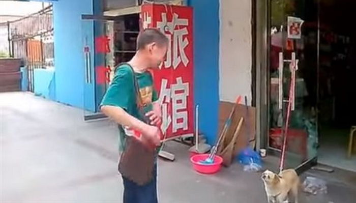 “우리 꼭 다시 만나자” 이별 직감하고 눈물 글썽이는 반려견 붙잡고 오열한 남성