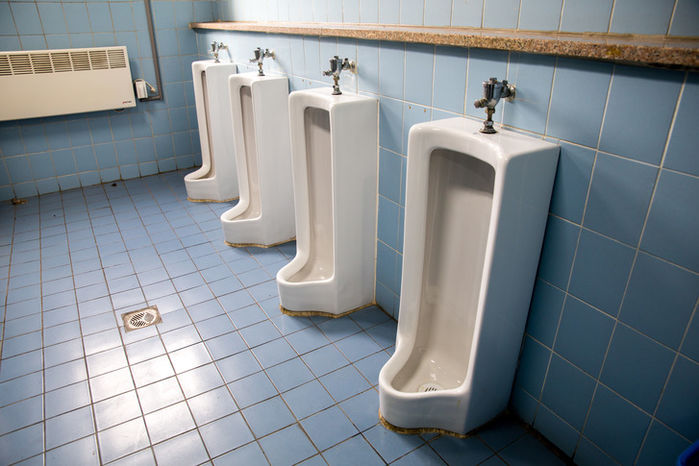 명절되면 고속도로 ‘남자 화장실’에 등장하는 여성 귀성객들