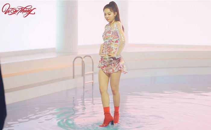 걸그룹 춤꾼 다 모인 콜라보서 긴 팔다리로 독보적인 ‘분위기’ 뿜어낸 슬기