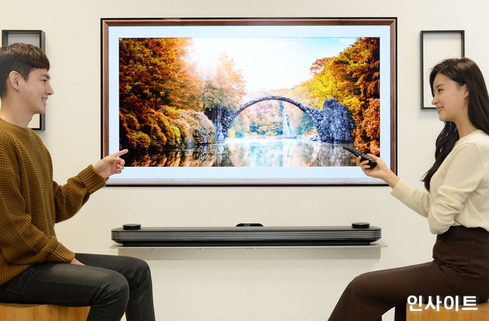 “올레드·슈퍼울트라HD TV에 가을 담다”…LG전자 갤러리 콘텐츠 확대