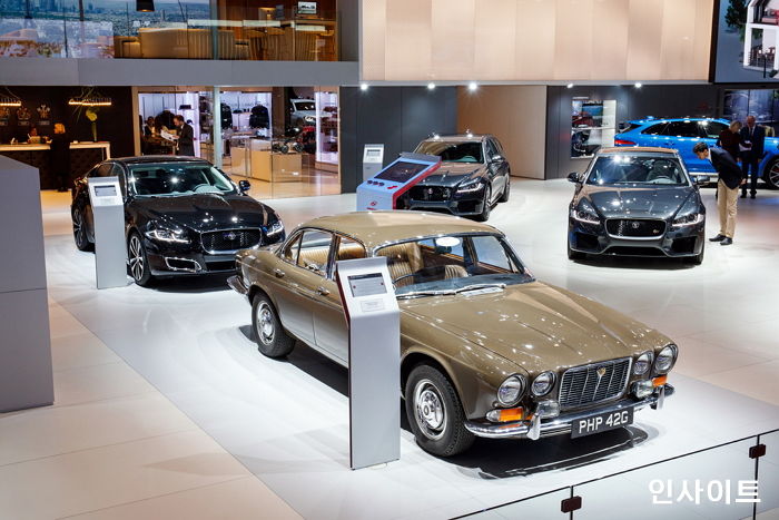 재규어랜드로버 “2018 파리모터쇼에서 우리의 ‘과거와 현재, 미래’를 선보입니다”