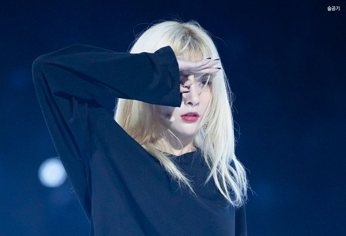 금발로 염색한 후 매일 ‘리즈’라는 레드벨벳 슬기 비주얼