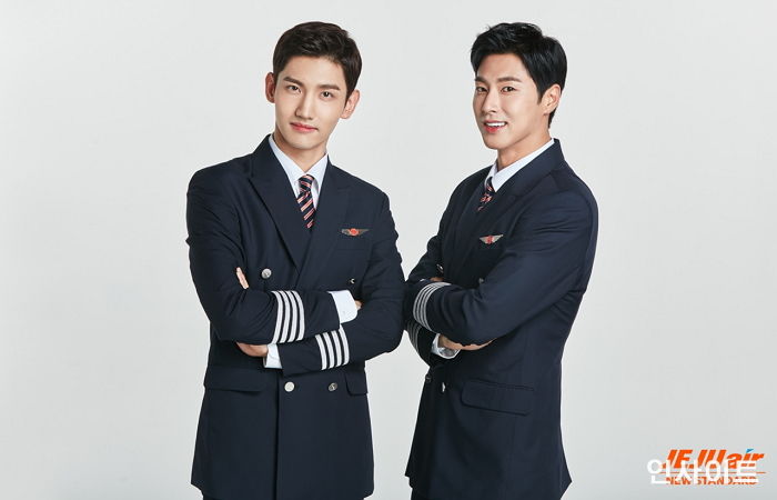 “2년 계약 연장”…제주항공 역대 최장수 모델 등극한 ‘동방신기’