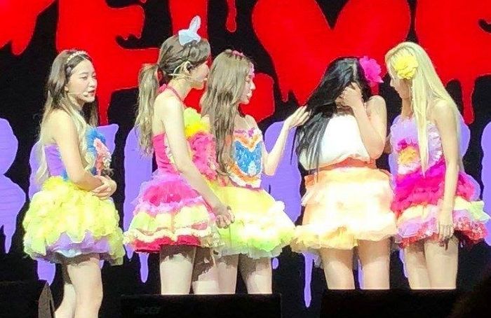 해외 공연서 ‘팔’ 다쳐 더이상 무대 못서자 ‘울음 터진’ 레드벨벳 조이