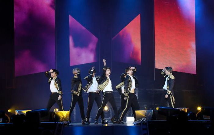 압도적 퍼포먼스로 ‘프랑스 아미’까지 실신하게 한 방탄소년단