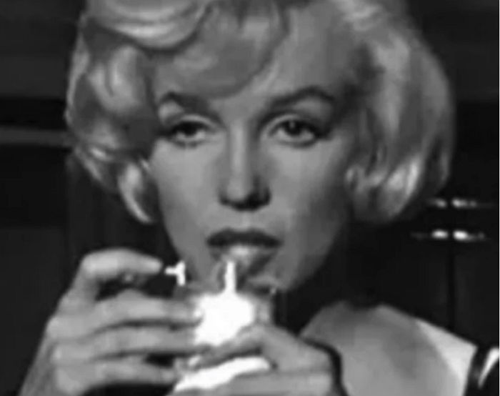 ‘인스타’에 의미심장한 사진 올려 팬들 걱정 폭발시킨 ‘아리아나 그란데’