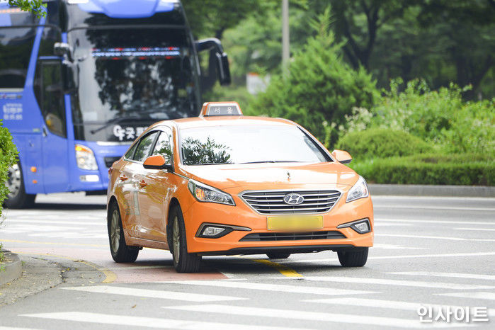 서울시, 심야 택시 기본요금 ‘5,400원’으로 올린다