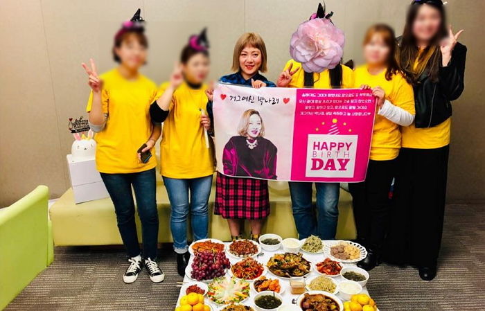 팬클럽에 ‘클래스’ 다른 생일상 받고 눈가 새빨개진 박나래