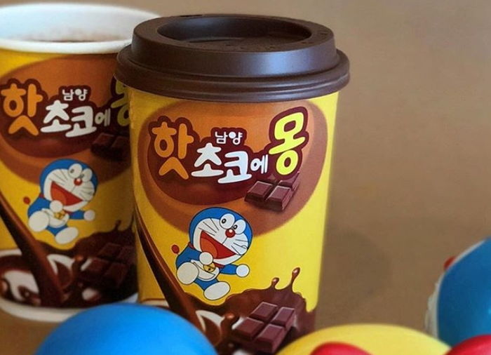 찬바람 부는 요즘 등굣길에 마시기 좋다고 난리난 따뜻해진 ‘초코에몽’