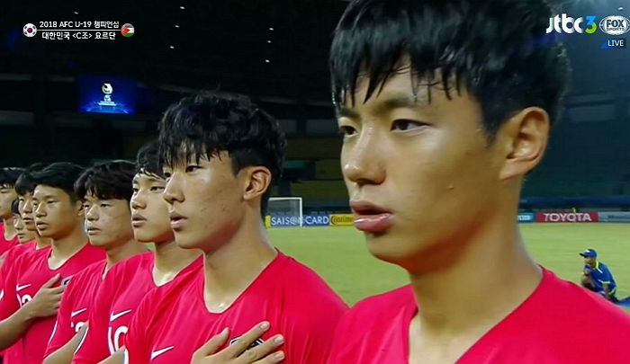 경기 전 ‘애국가’ 대신 ‘북한 국가’ 흘러나오자 국가대표팀 축구 선수들이 보인 반응