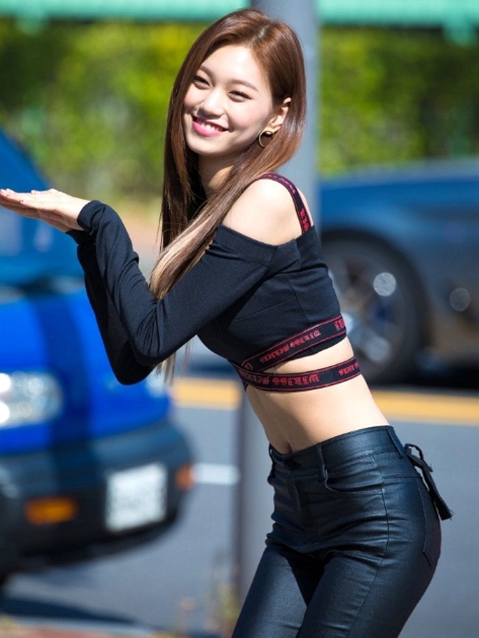 현실감 없는 ‘개미허리’로 시선 강탈하는 위키미키 김도연