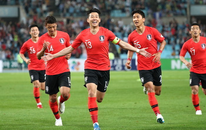‘남미 강호’ 우루과이 꺾은 한국 축구, 피파 랭킹 53위 등극