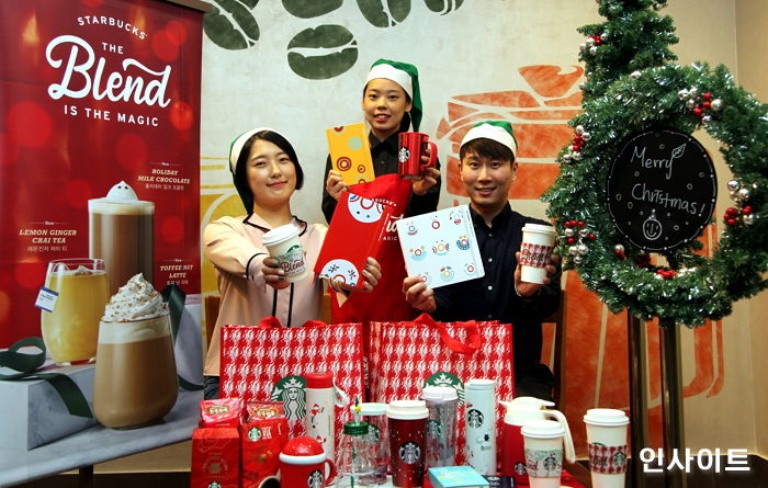 스타벅스, 친환경색 담은 ‘크리스마스 프로모션’ 시작…신년 플래너 판매