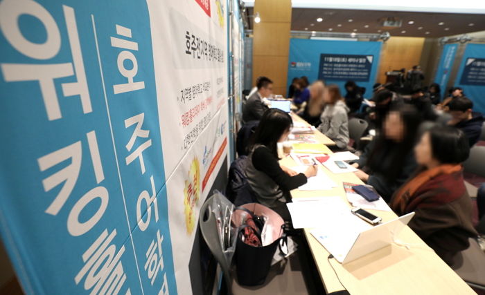 “최근 5년간 ‘워킹홀리데이’ 떠난 사람들 가운데 ‘390명’이 범죄 피해 당했다”