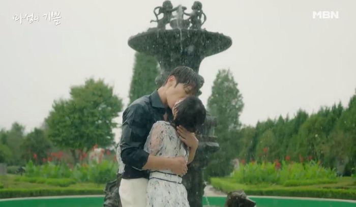 극적 재회 후 빗속에서 진한 ‘딥키스’ 나눈 ‘마쁨’ 최진혁♥송하윤