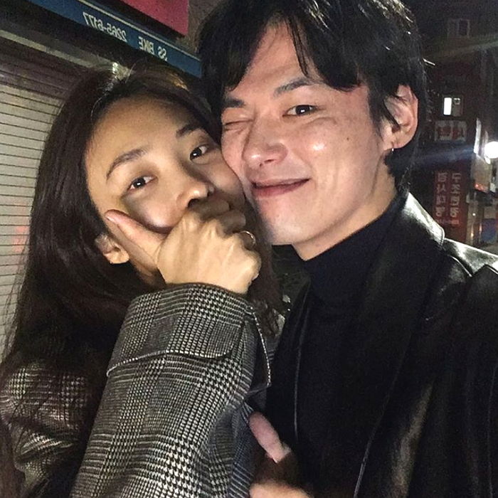 폰으로 찍은 일상 사진을 ‘화보’로 만들어버리는 ‘톱모델 부부’